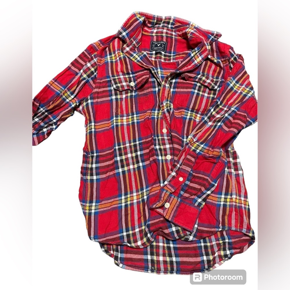 American Eagle red flannel / plaid button up shirt / Men’s medium
